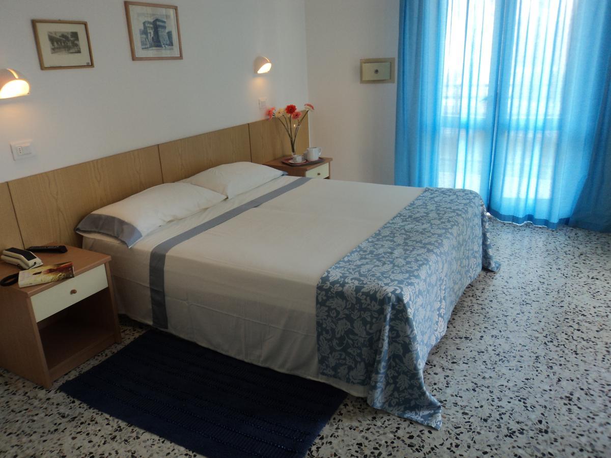 Hotel Irene Riccione Exteriör bild