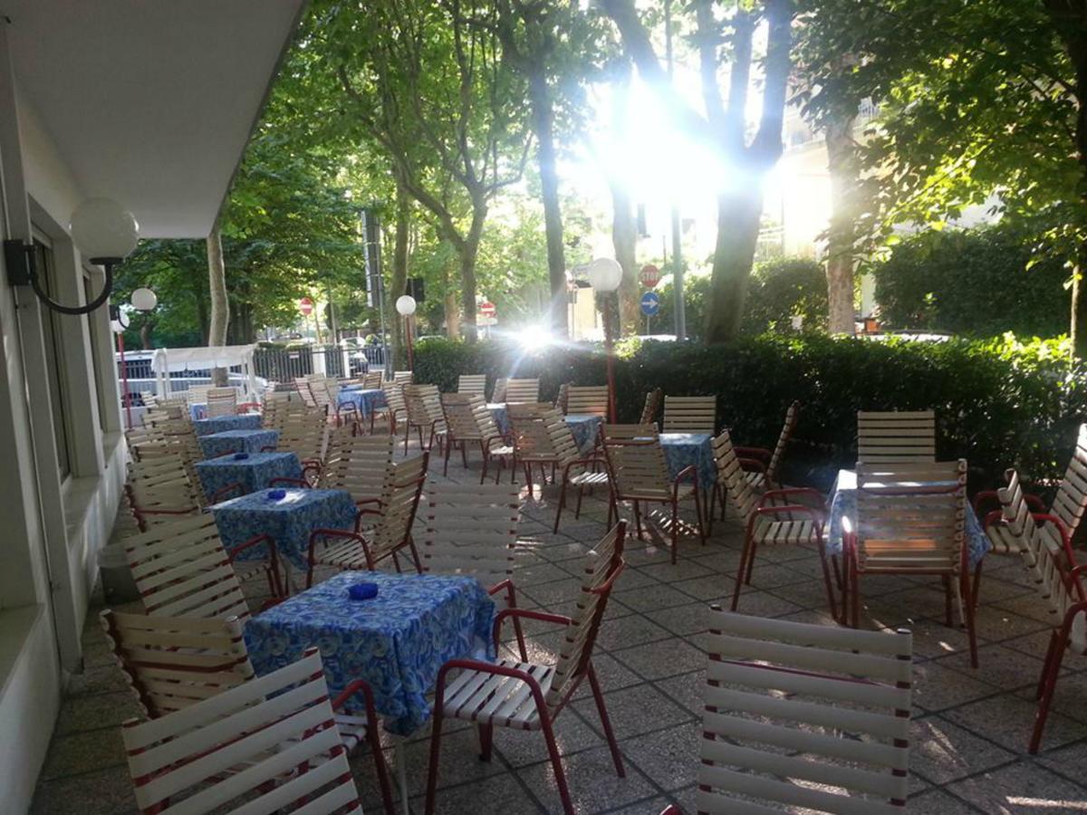 Hotel Irene Riccione Exteriör bild