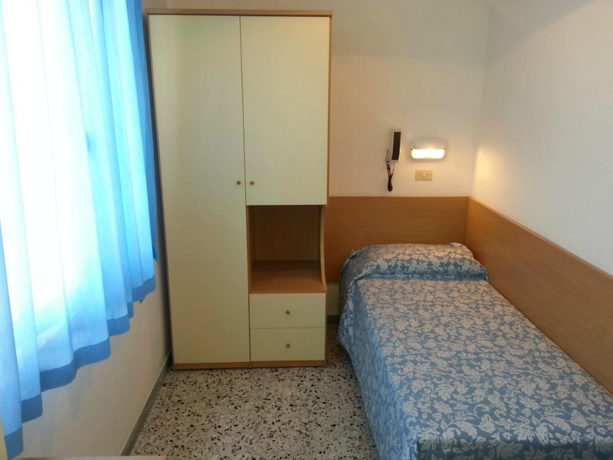 Hotel Irene Riccione Exteriör bild