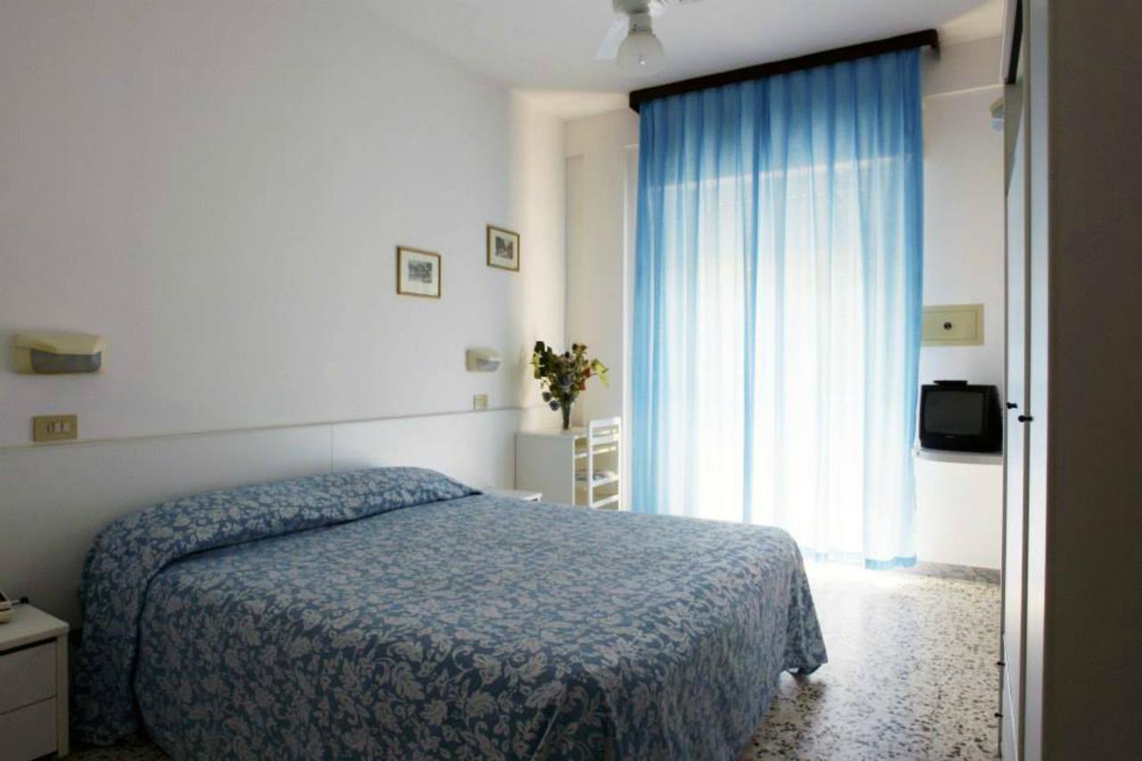 Hotel Irene Riccione Exteriör bild